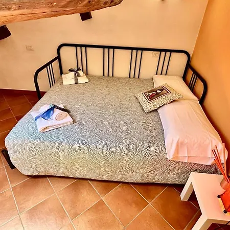 Charming In Historic Building No Elevator Lejlighed