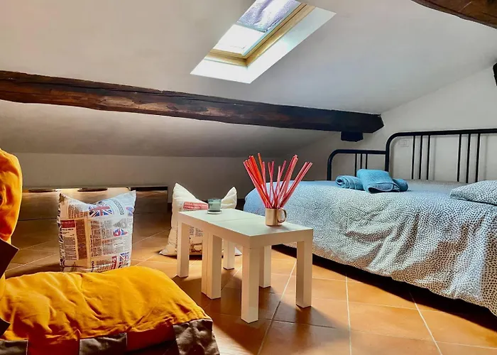 Charming In Historic Building No Elevator