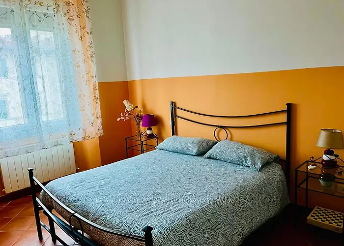 Charming In Historic Building No Elevator Apartmán