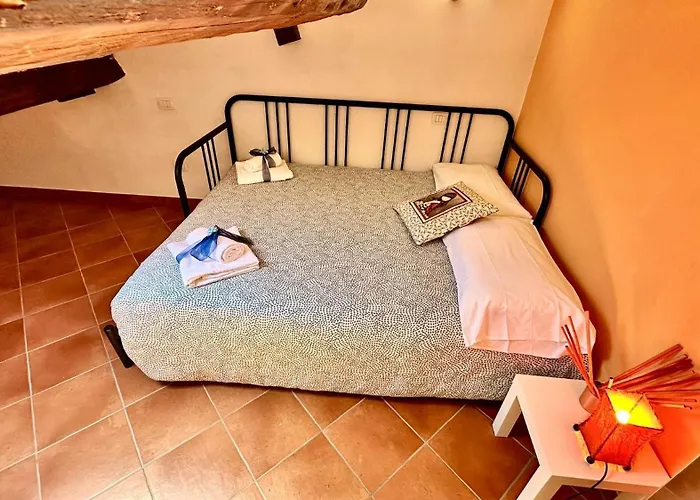 Charming In Historic Building No Elevator Apartmán
