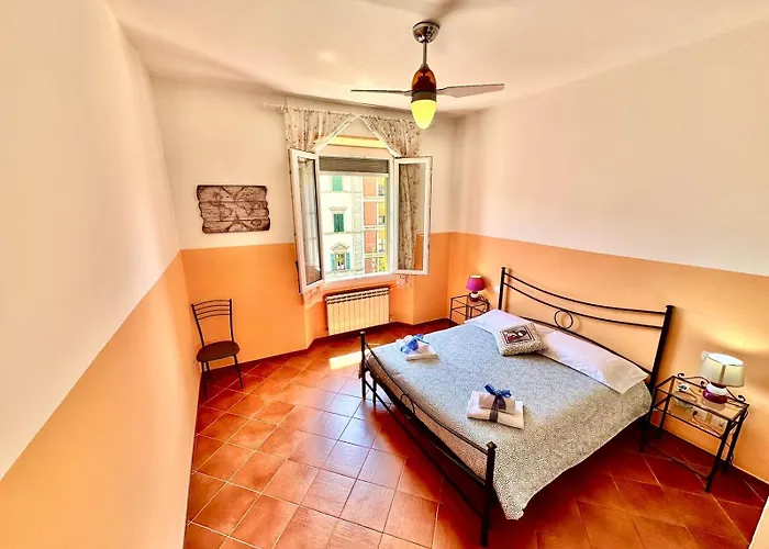 Charming In Historic Building No Elevator Apartmán